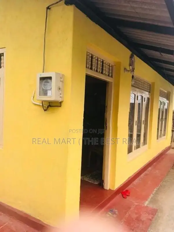 WELLAMPITIYA : 19.5 PERCHES LAND WITH TWO HOUSES FOR SALE