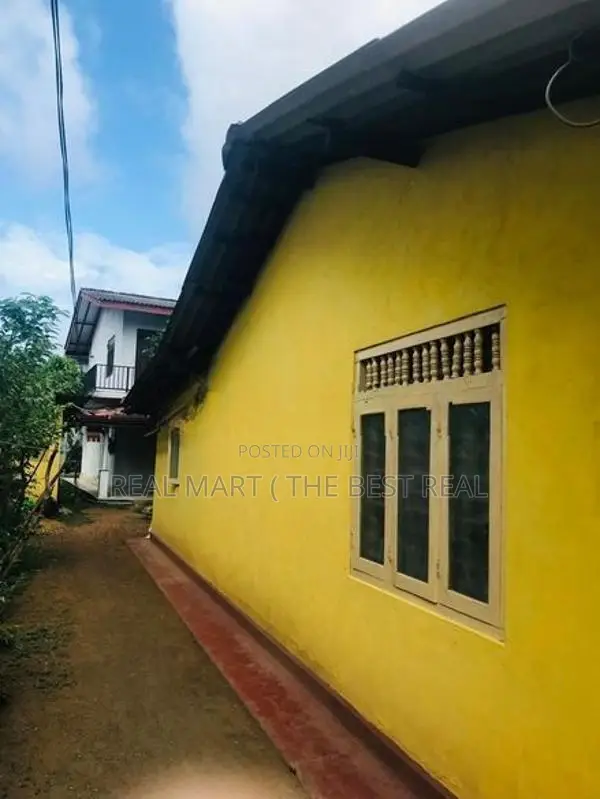 WELLAMPITIYA : 19.5 PERCHES LAND WITH TWO HOUSES FOR SALE