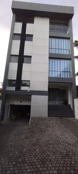 COMMERCIAL BUILDING FOR RENT AT PELAWATTE | LC 676
