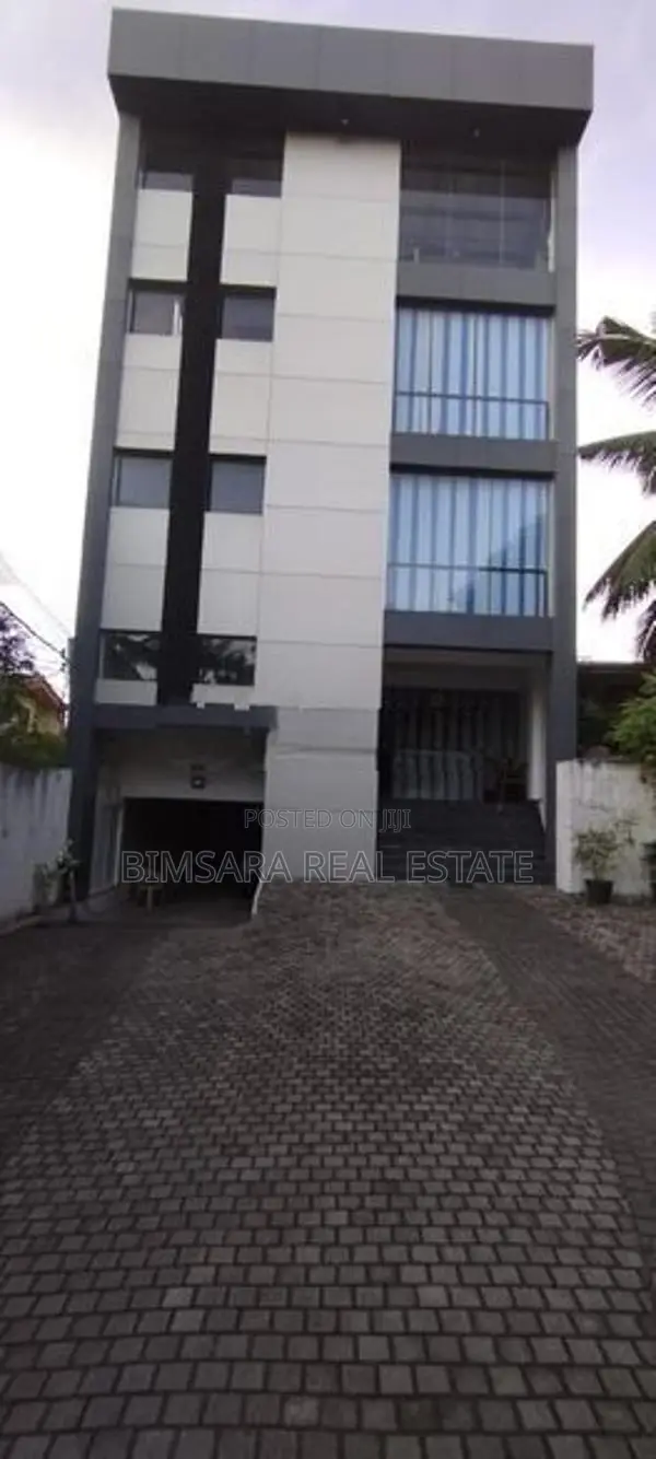 COMMERCIAL BUILDING FOR RENT AT PELAWATTE | LC 676