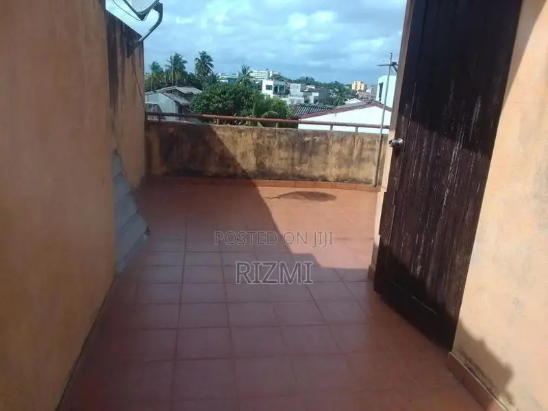 first floor 2BR house for rent in dehiwala quarry road