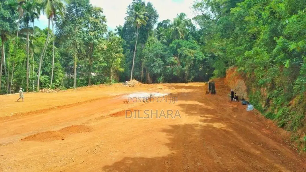 Kadawatha Ganemulla ප්‍රධාන මාර්ගයට නුදුරින් වටිනා බිම් කොටස් කිහිපයක්