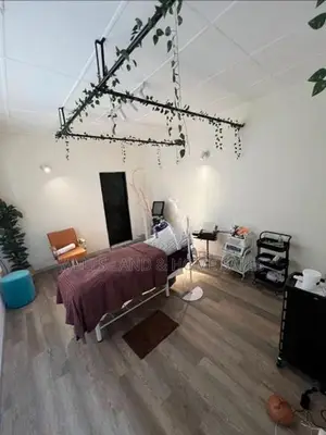 Fully Equipped Unisex Saloon For Rent - Battaramulla