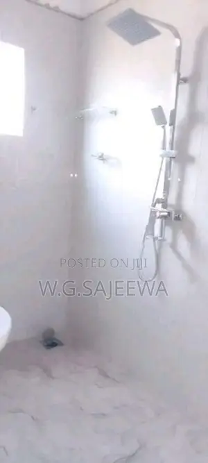upper floor house rent in Negombo Town area - Only for ladies