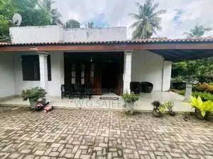 8.95 Perch with House sale in Ganemulla Town