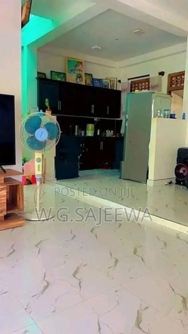 8.95 Perch with House sale in Ganemulla Town