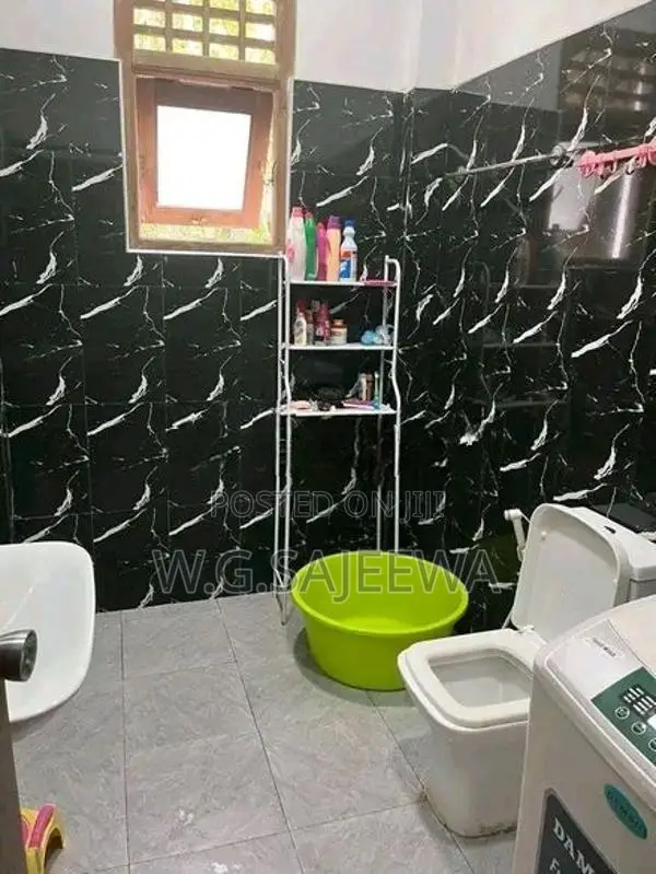 8.95 Perch with House sale in Ganemulla Town
