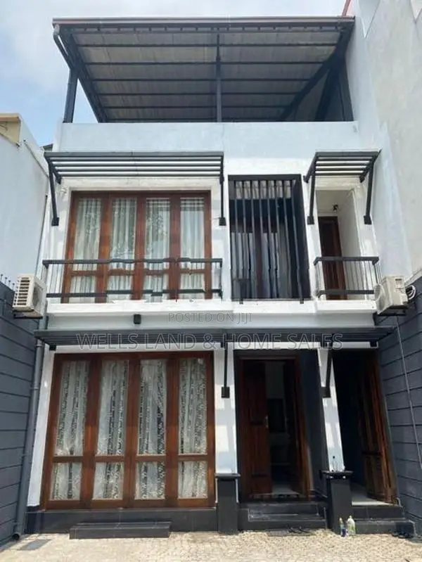 Semi Furnished House For Rent - Colombo 05