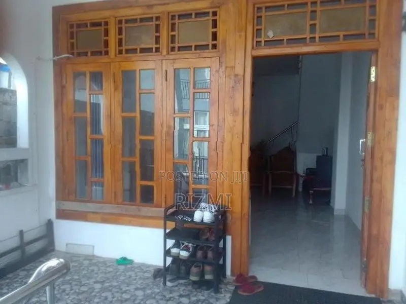 separate 2 unit 5BR 3storey house 🏘️ for sale in dehiwala waidya road