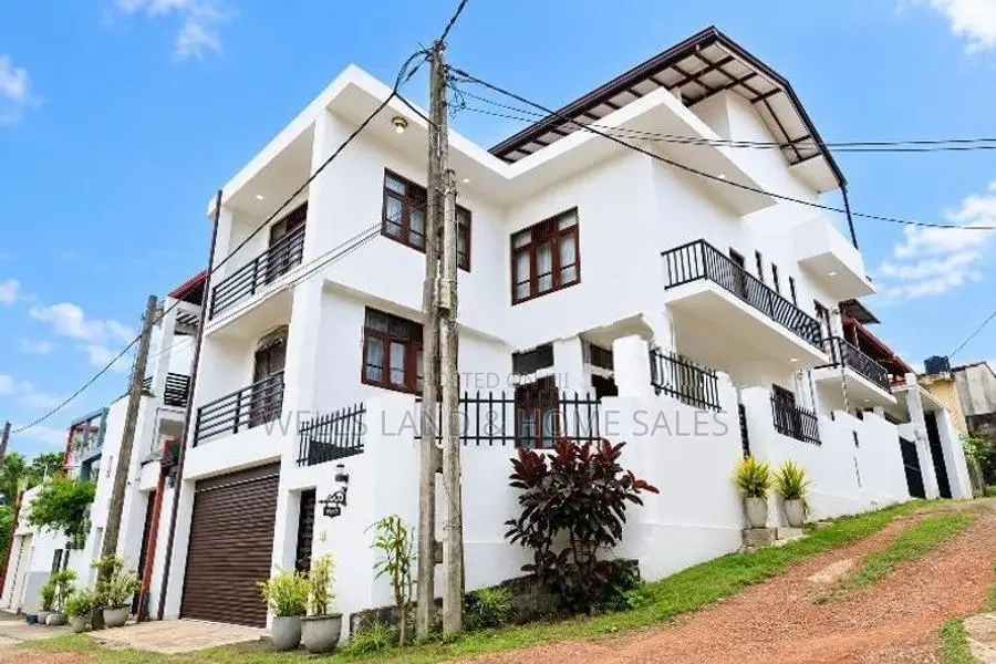 Luxury 3 Storied House For Sale - Pannipitiya