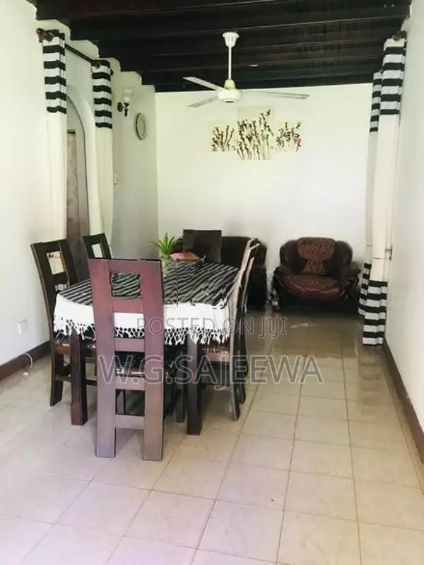 Main road facing 87perch land with house for sale kandawala, Negombo