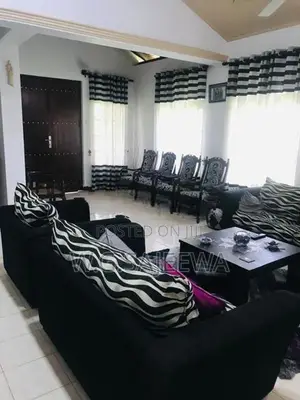 Main road facing 87perch land with house for sale kandawala, Negombo