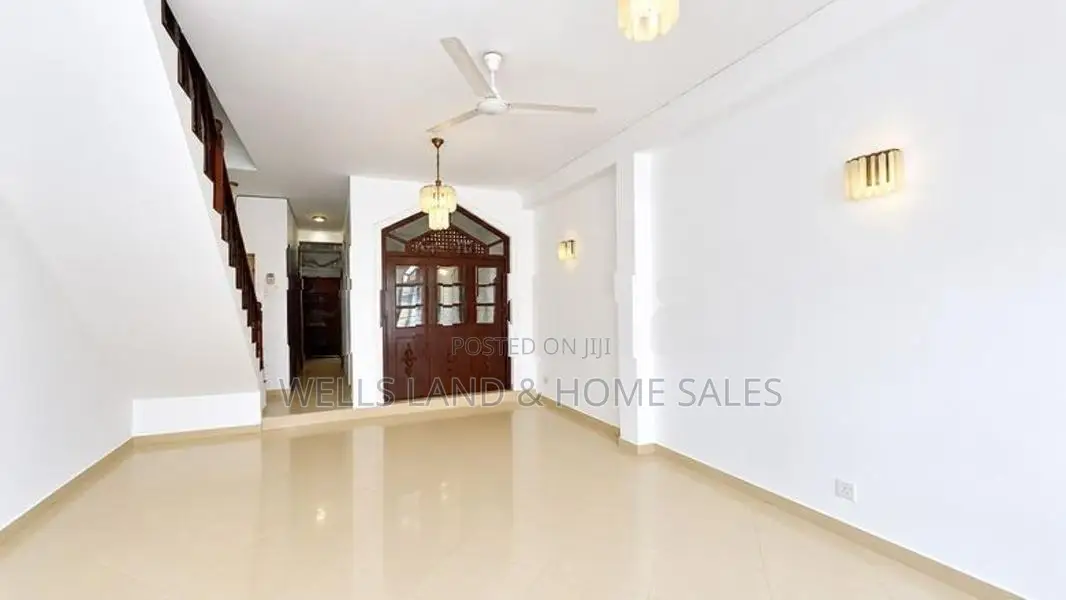 05 Bedrooms House For Rent - Colombo