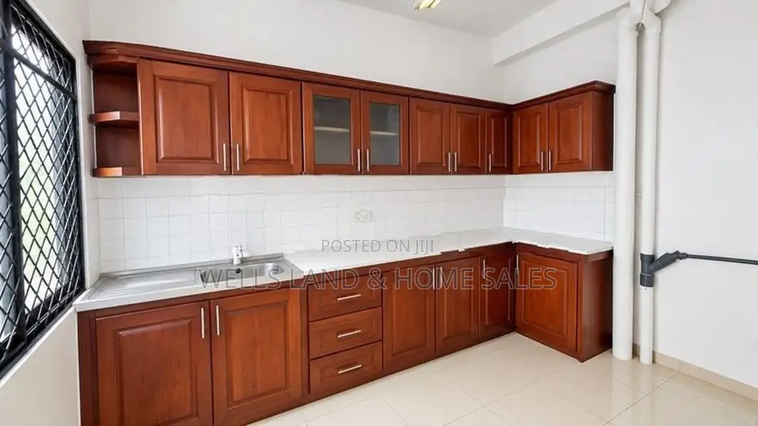 05 Bedrooms House For Rent - Colombo