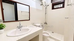 05 Bedrooms House For Rent - Colombo