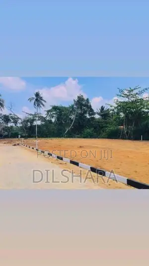 කැකනදුර සුන්දර වෙල් යායක් අසන්නයෙන් ඉඩමක්