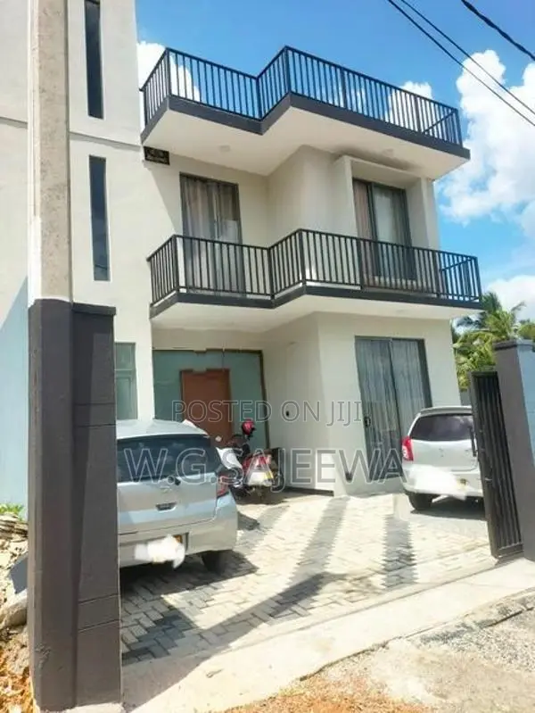 4Bedroom house for sale in homagama