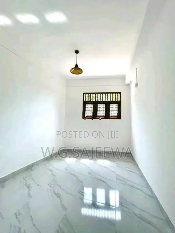 Upper floor house rent in Kandana Town - Residential or office