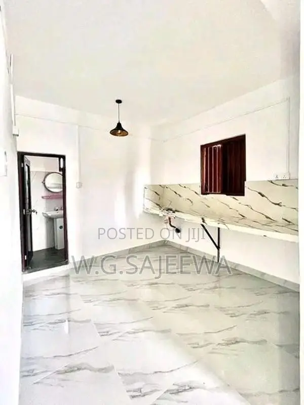 Upper floor house rent in Kandana Town - Residential or office