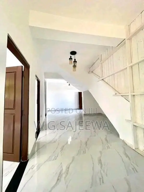 Upper floor house rent in Kandana Town - Residential or office