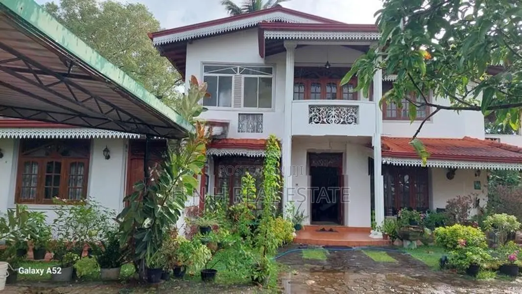 Land for sale in rajagiriya ( house available )