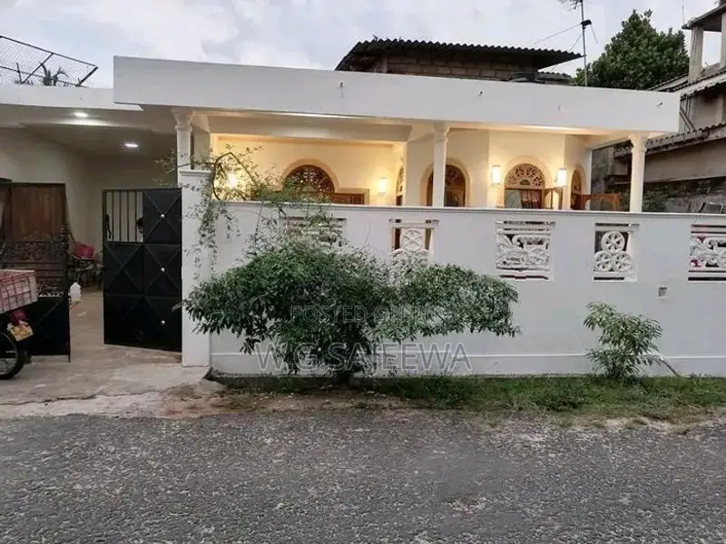 House for sale in Negombo - 3 rooms & 2 Baths