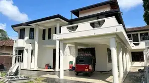 Main road facing house rent in Seeduwa -Residential or Staff