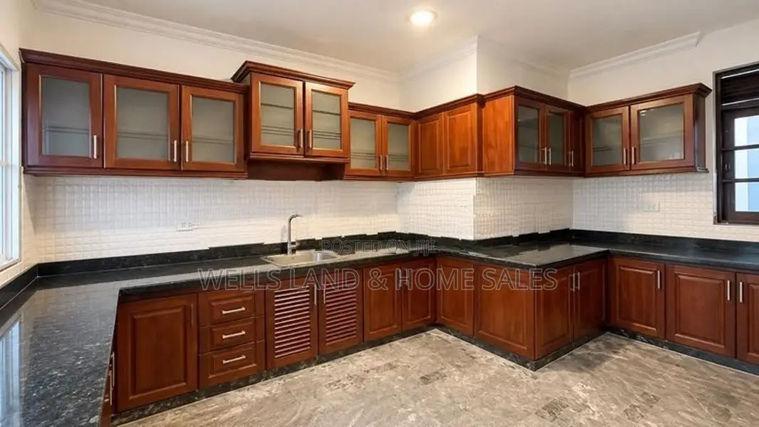 Luxury 04 Bedrooms House For Rent - Colombo 03