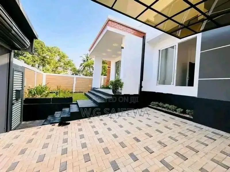 Newly built modern house for sale in Gampaha, Yakkala