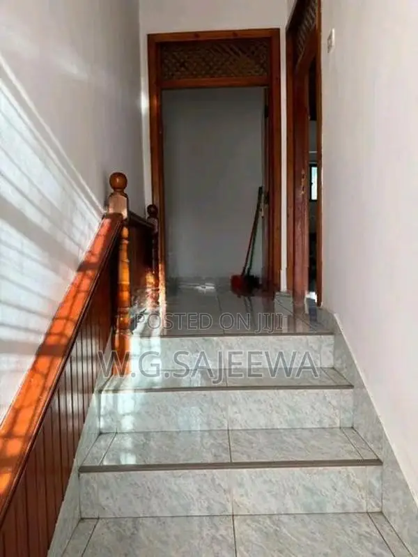 Upper floor house rent in Kandana Town