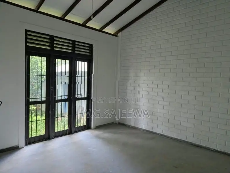 2 Storey house rent in Gampaha (Suitable for Office/Commercial)