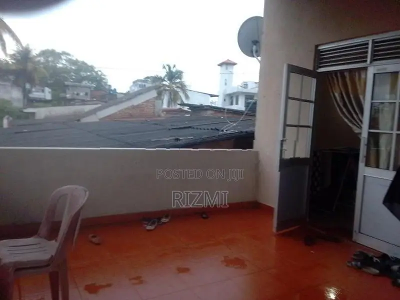 2nd floor 1BR house for rent in dehiwala kawdana