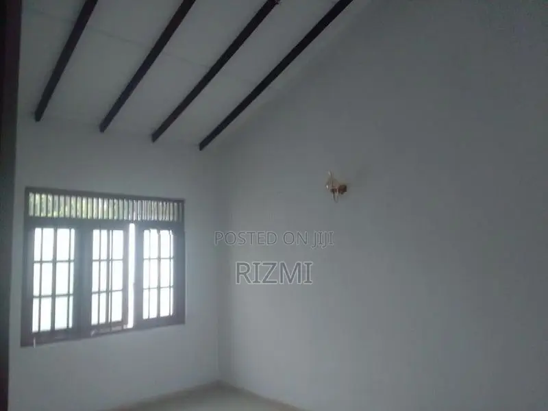 2nd floor 3BR 3 attached house for rent in dehiwala off hill street