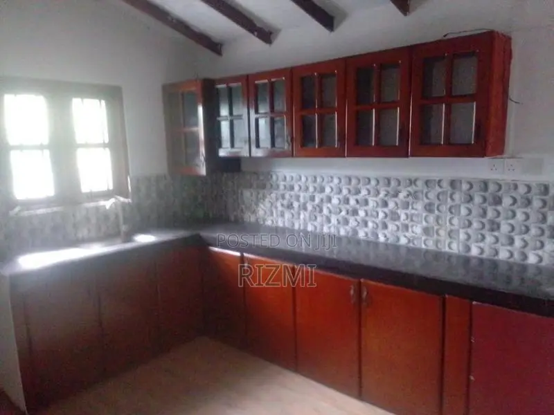 2nd floor 3BR 3 attached house for rent in dehiwala off hill street