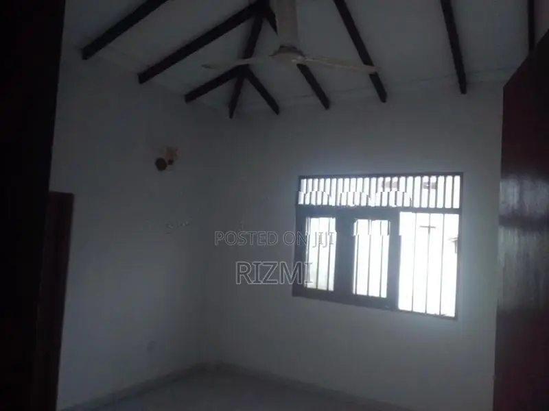 2nd floor 3BR 3 attached house for rent in dehiwala off hill street