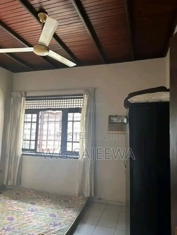 Furnished Single house rent in Ja Ela - 6 Beds + 3 Baths