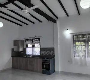 (56R390) Upper floor house in Colombo 05