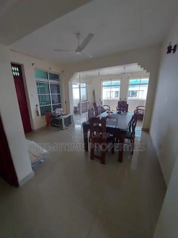 4 Bedroom Semi Furnished Apartment in Colombo 04