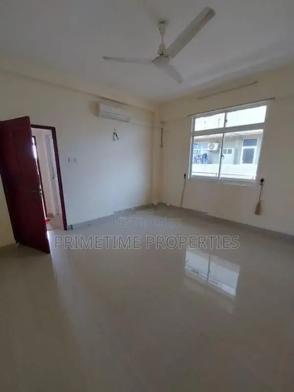 4 Bedroom Semi Furnished Apartment in Colombo 04