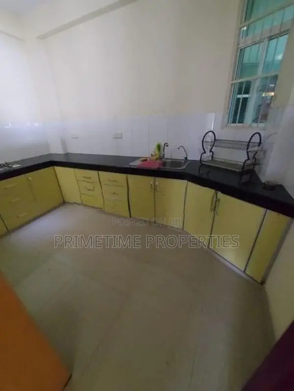 4 Bedroom Semi Furnished Apartment in Colombo 04