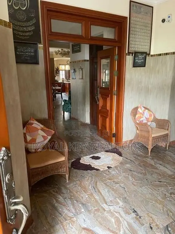 05 Bedroom - Unfurnished House for Sale In Dehiwala