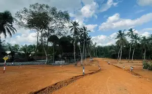 Kadawatha ගණේමුල්ල ප්‍රධාන පාරට නුදුරින් නිස්කලංක බිම්කොටස් කිහිපයක්