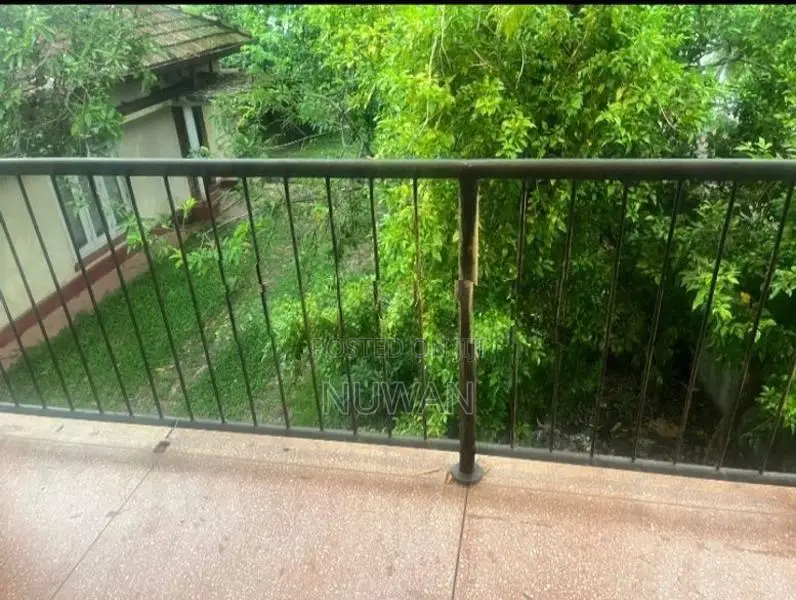 ( DER7030) Upper floor house in Dehiwala