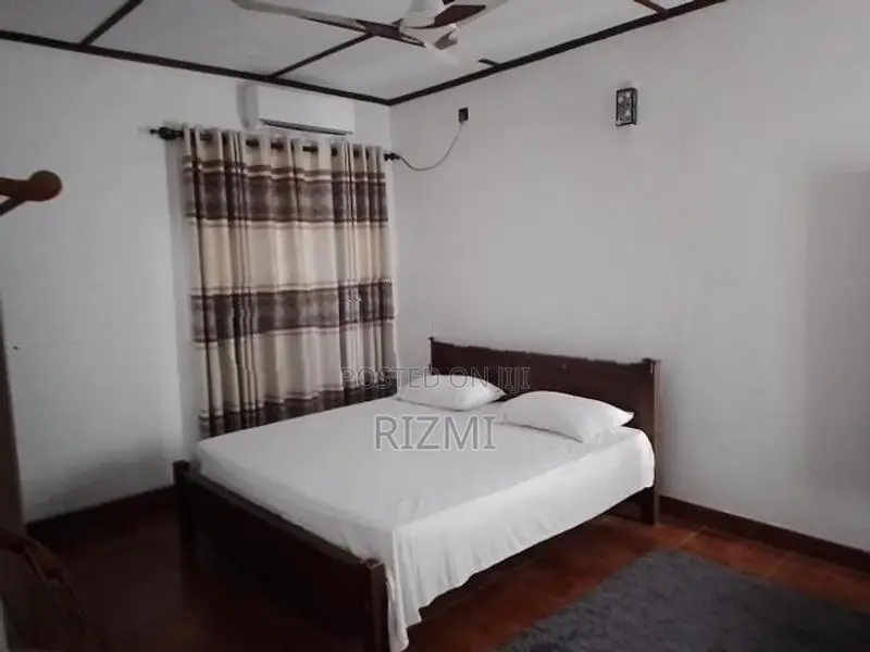 2nd floor fully furnished 3BR apartment rent in dehiwala bellantara