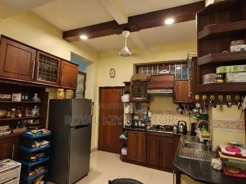 🏡 07 Bedroom - Furnished House for Rent