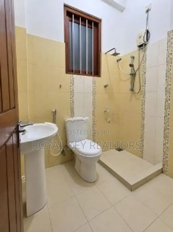 🏡 07 Bedroom - Furnished House for Rent