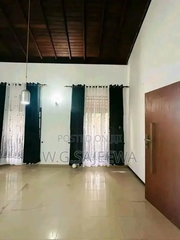 Single Storey luxury house rent in Negombo - main road