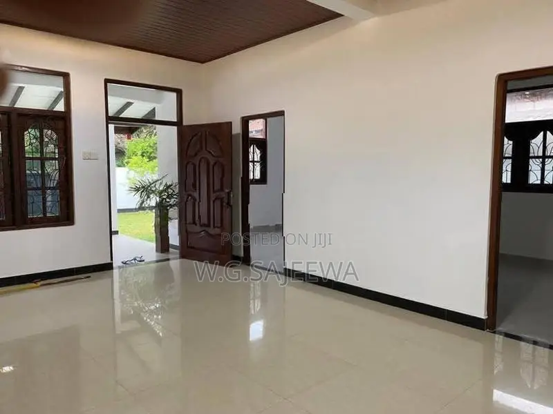 3bedroom house for sale palagathura, Negombo