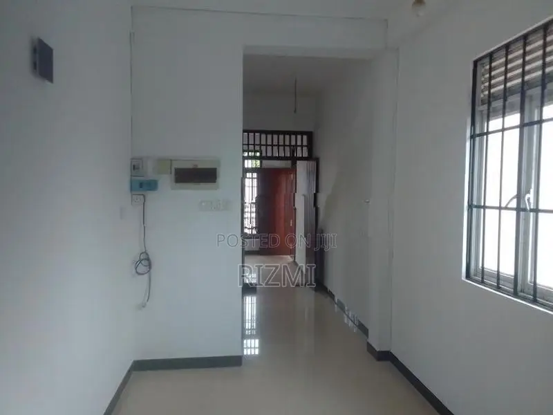 3BR first floor House for rent in dehiwala nedimala vijitha road