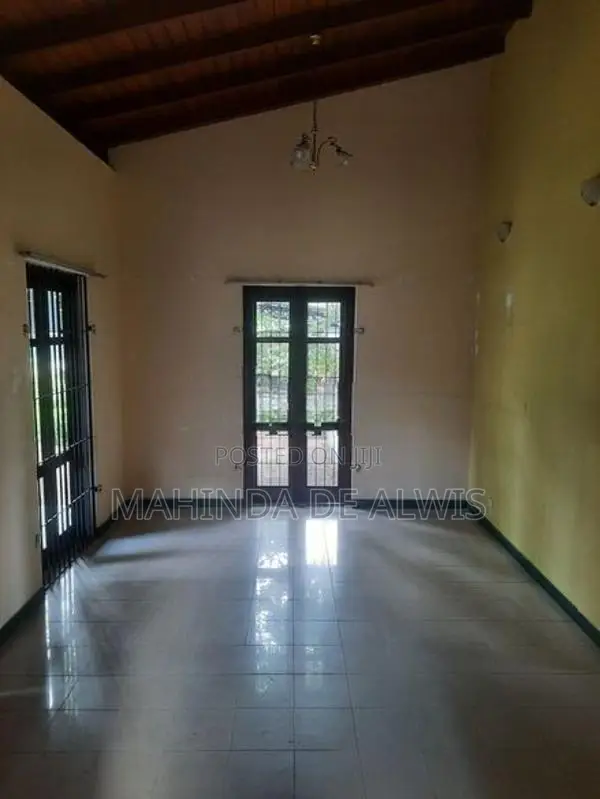 Commercial Property for Rent in Kottawa